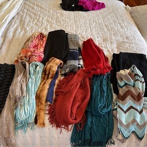 Lot of twelve scarves. Excellent condition